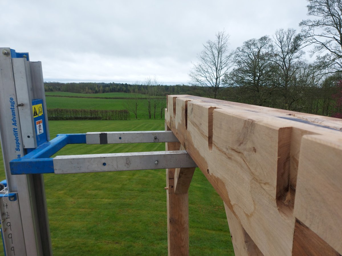 Assembling oak frame balcony